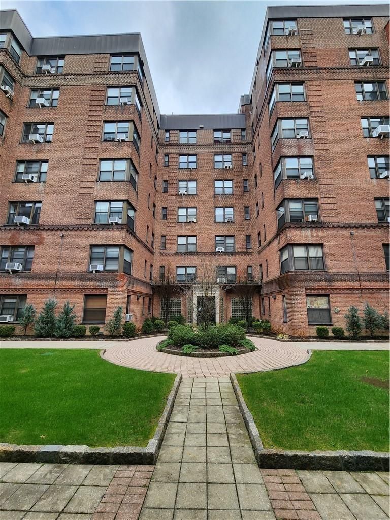 101 Ellwood Avenue 4D