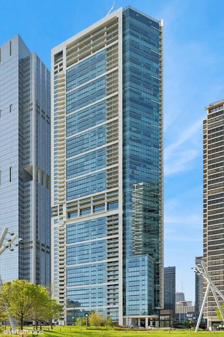 340 E Randolph Street 3006
