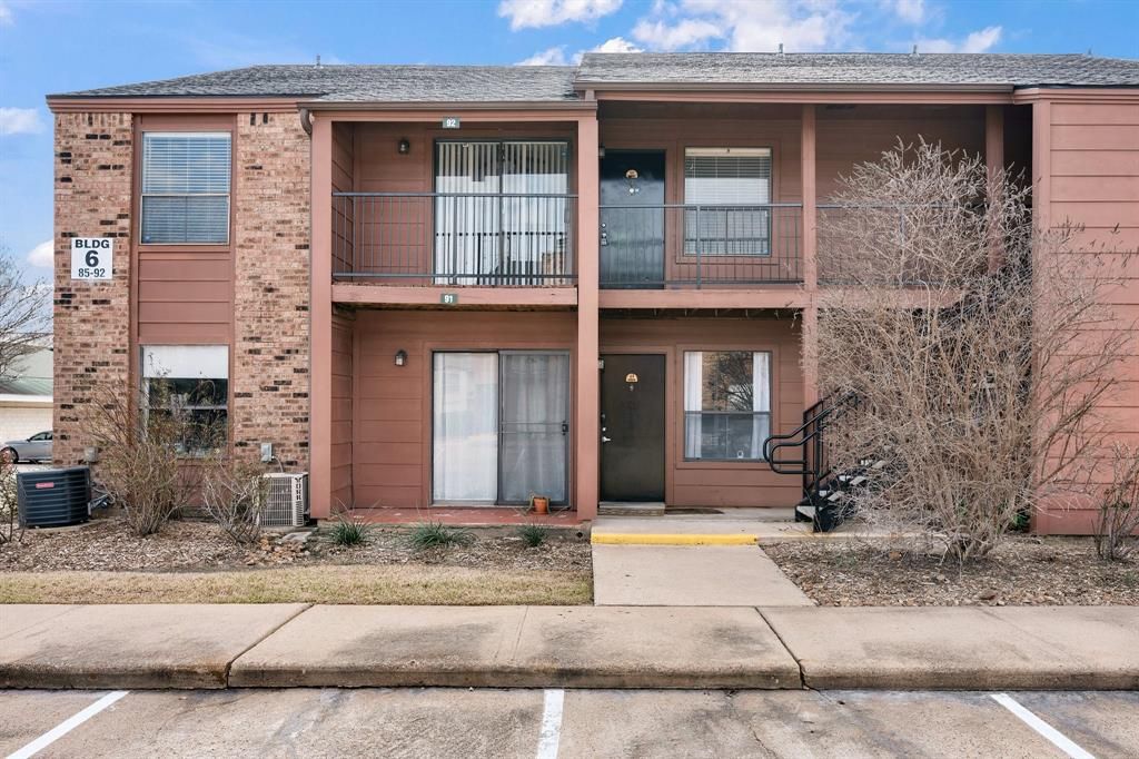904 University Oaks Boulevard 92