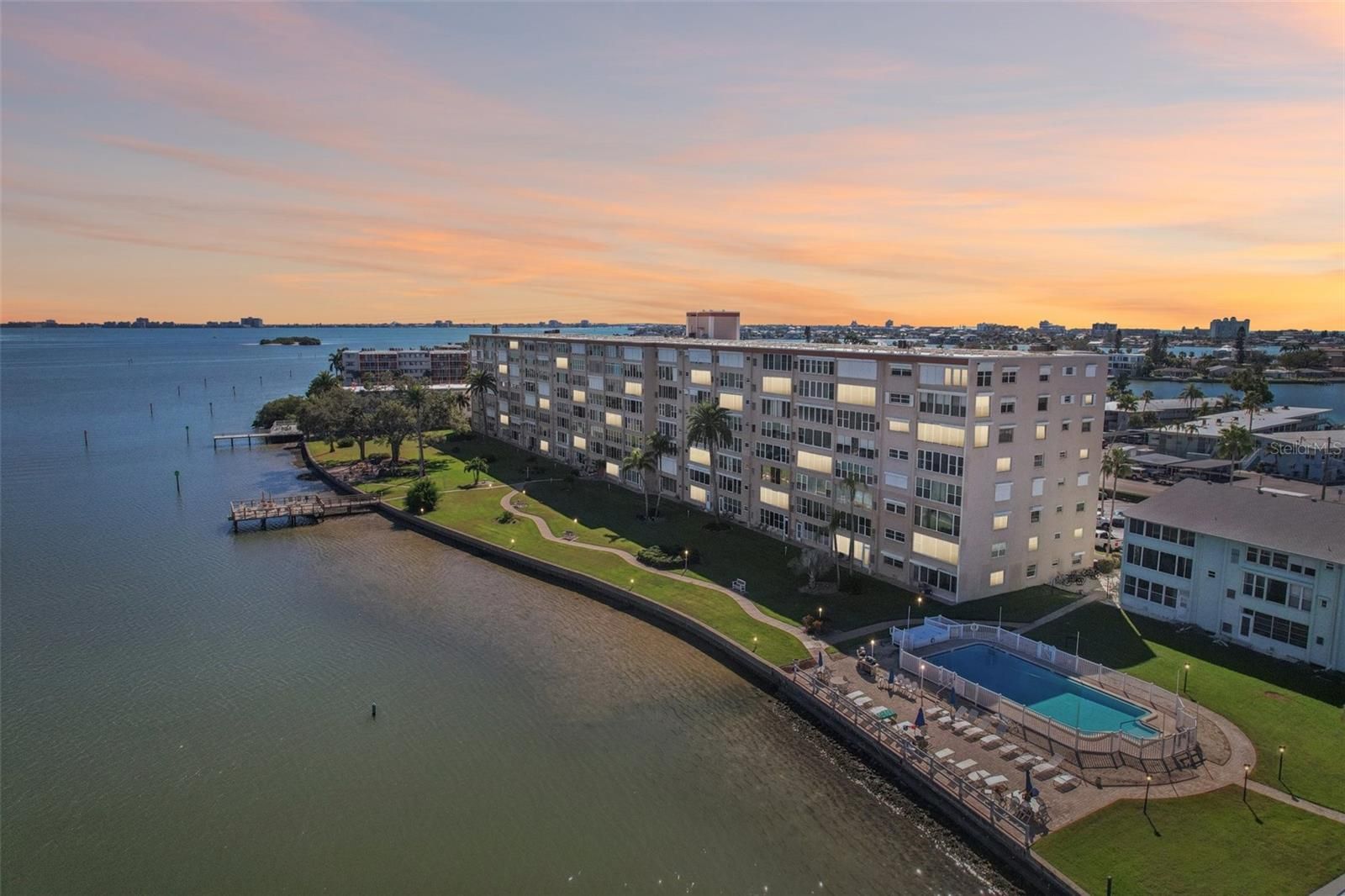 1847 Shore Drive S 711