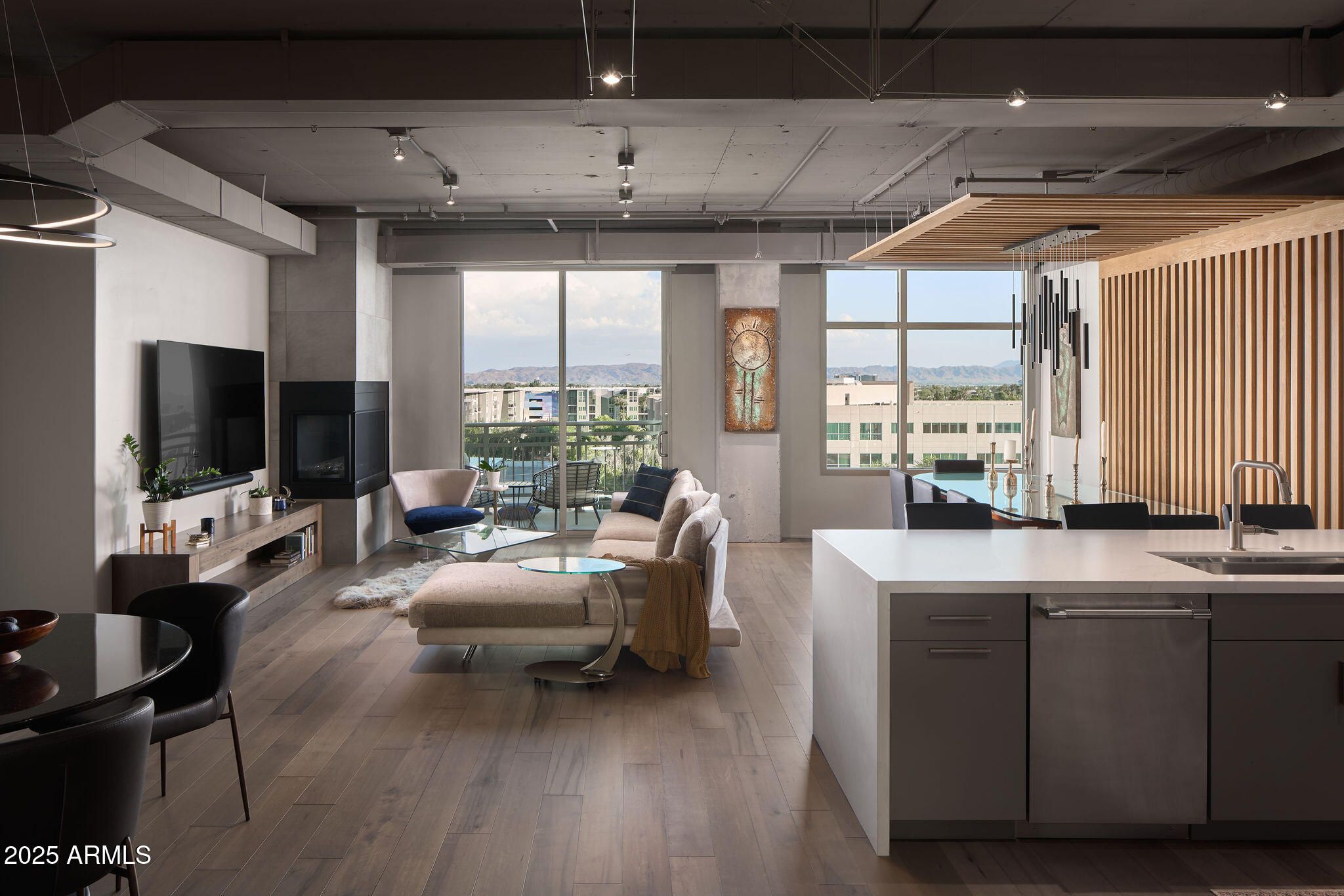 2211 E Camelback Road 605