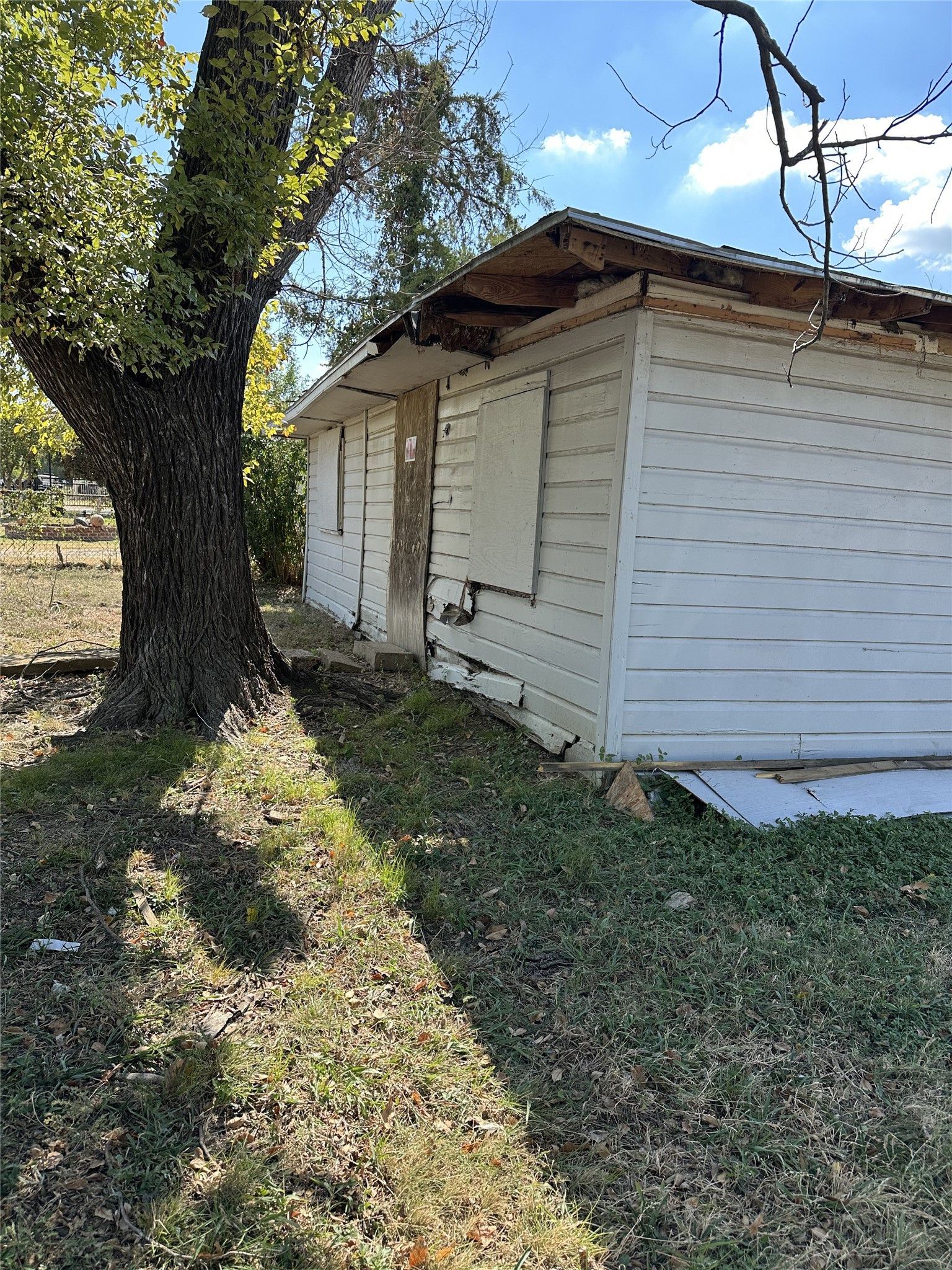 2435 Iroquois Street