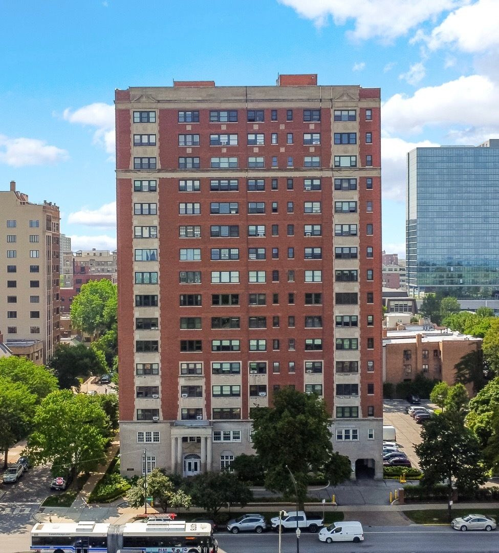 4300 N Marine Drive 1606