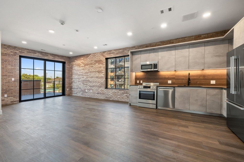 4315 S Congress Avenue 235