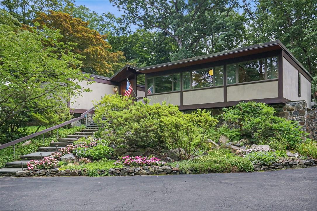 670 Long Hill Road W