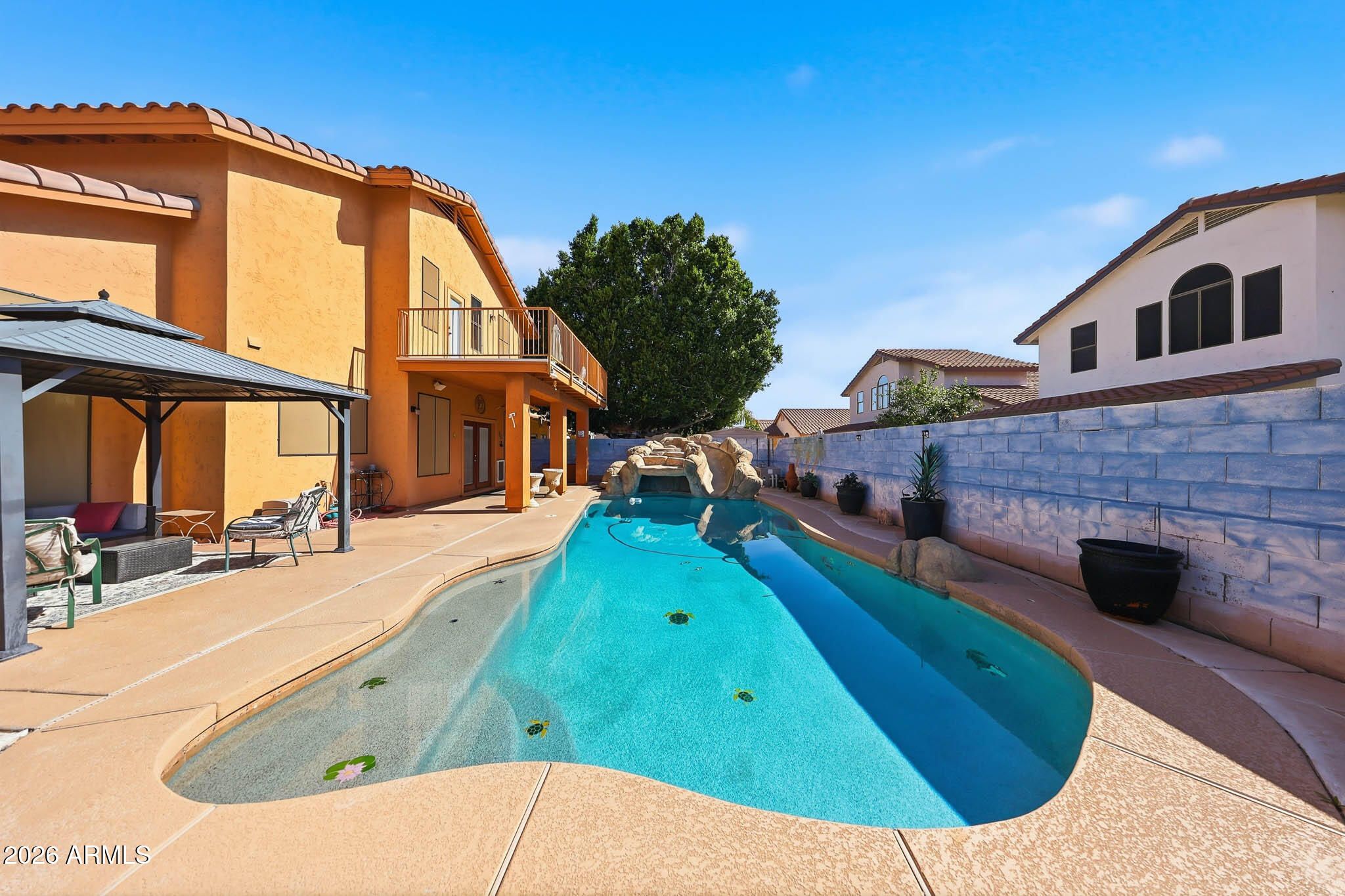 3713 E Isabella Avenue