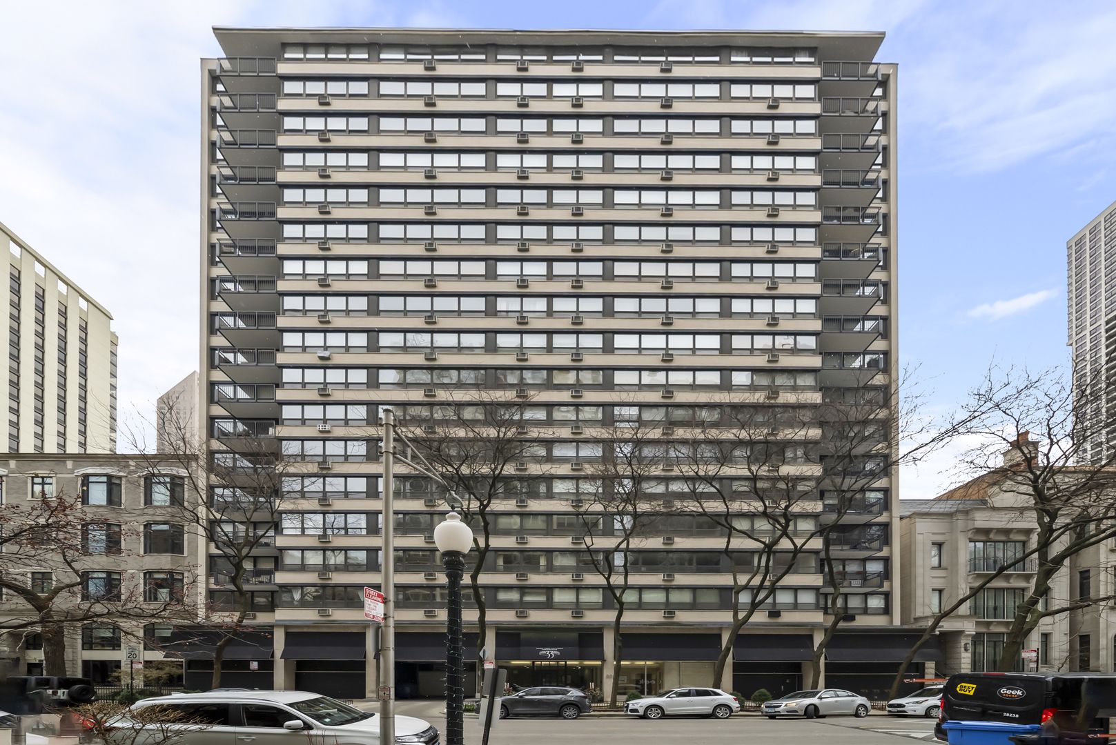 33 E Cedar Street 19E