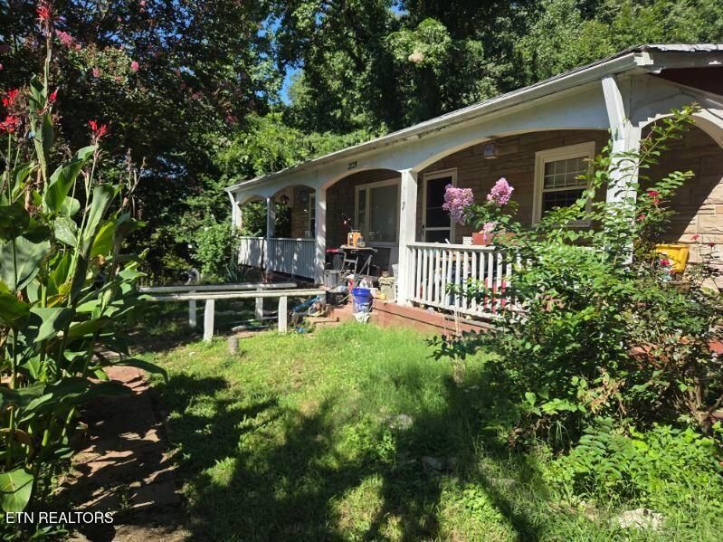 2725 Mineral Springs Ave