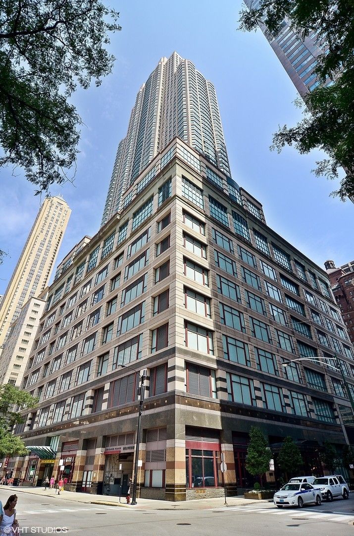 100 E Huron Street 2202