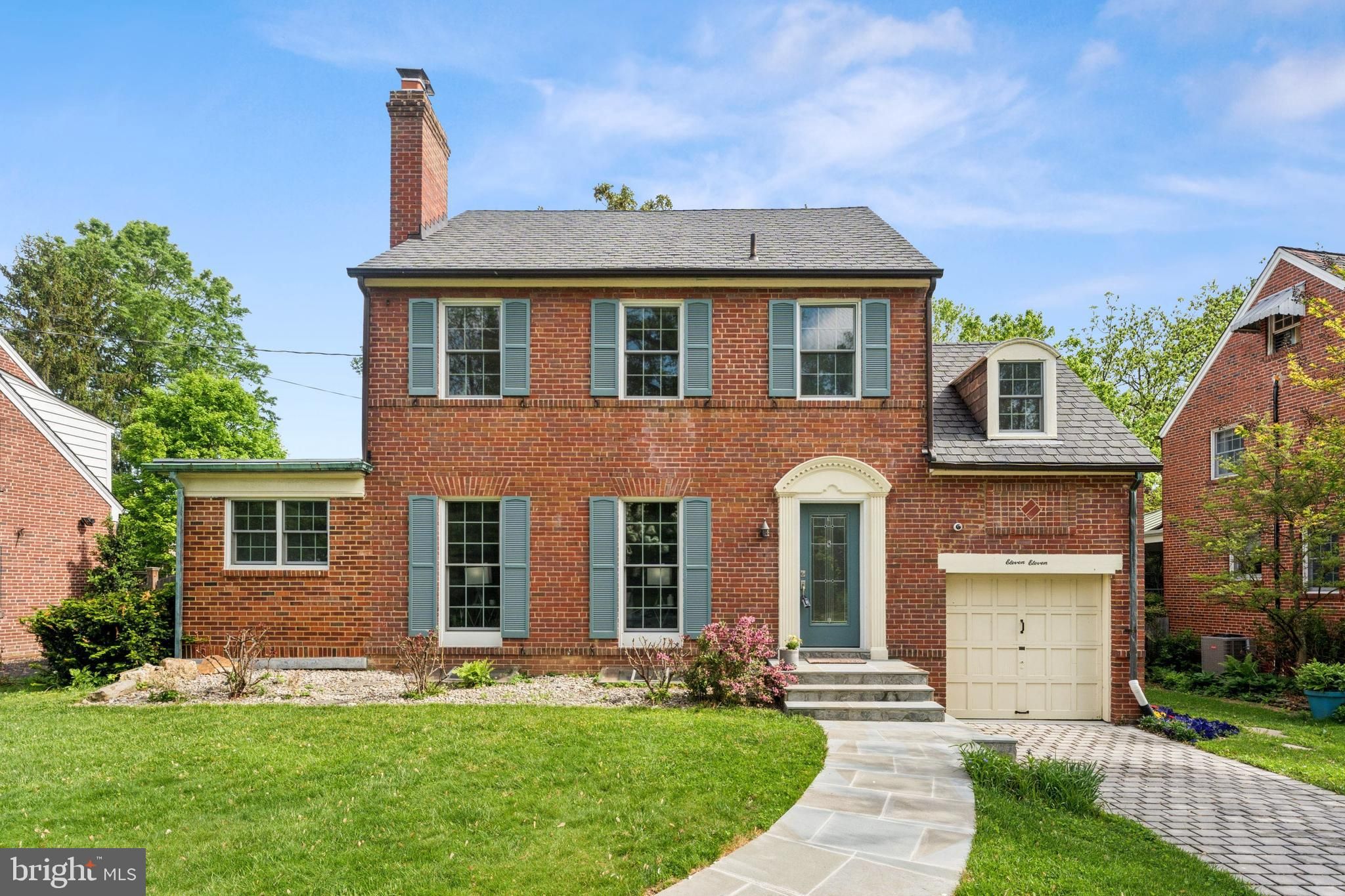 1111 Woodside Parkway