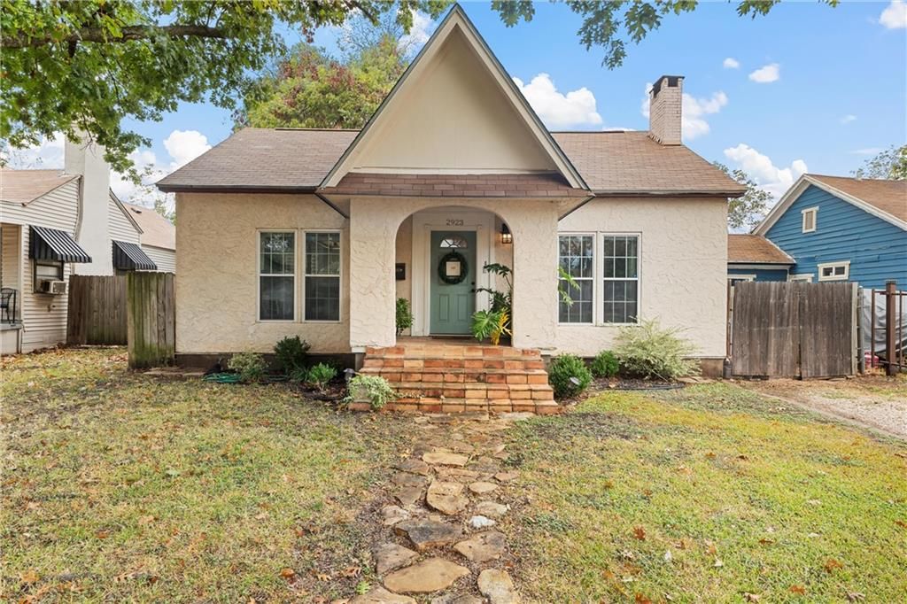 2923 Live Oak Avenue
