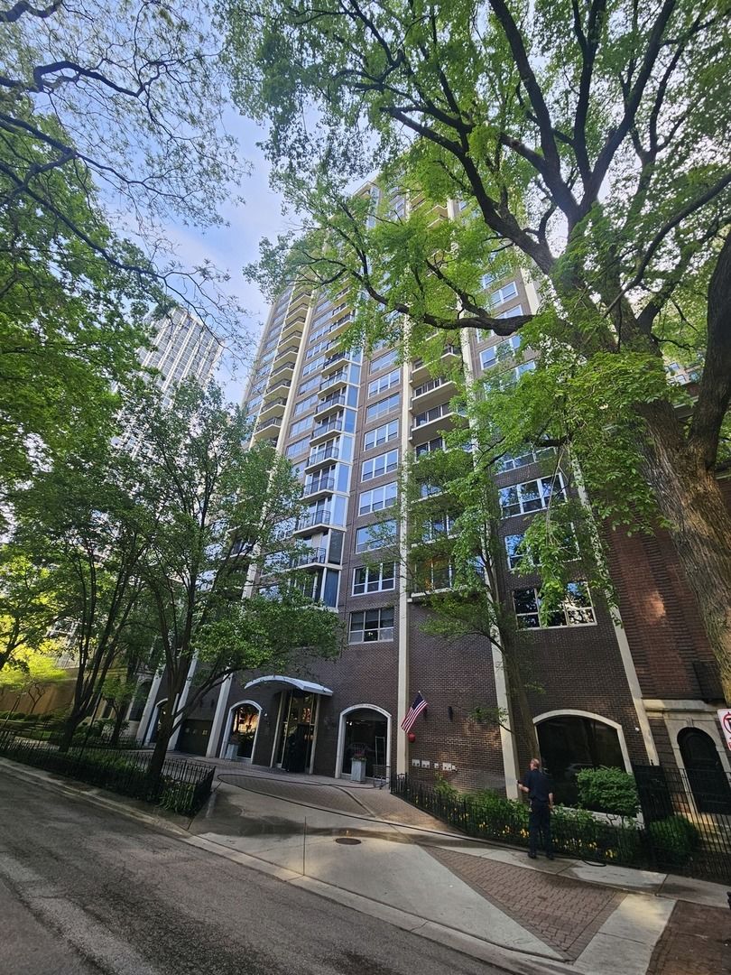 1515 N Astor Street 23BC