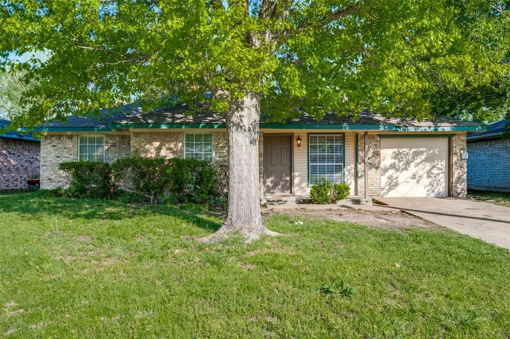 815 Thedford