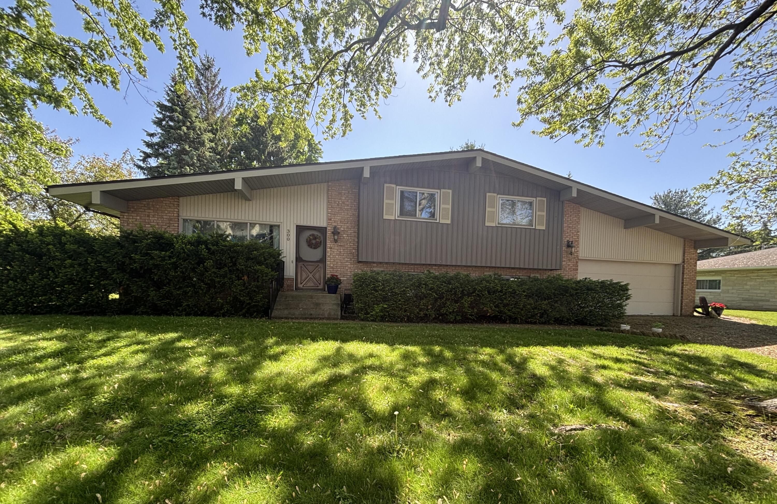 300 Maplecrest Avenue