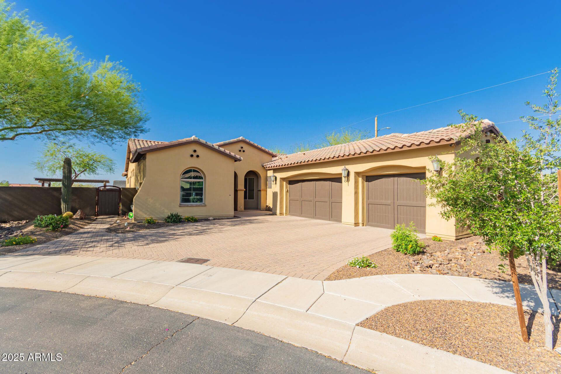 1526 E Hazel Drive