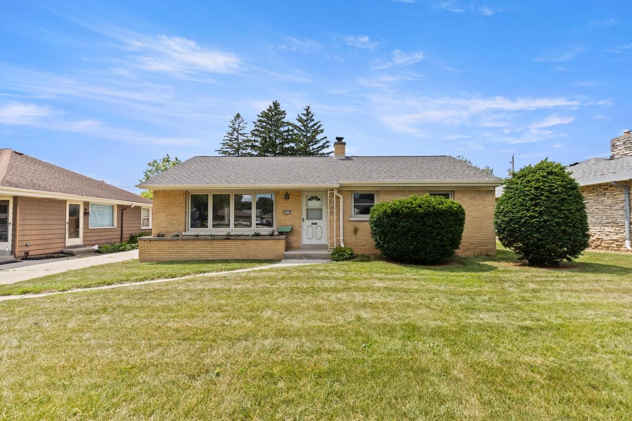 2831 S 76th Street