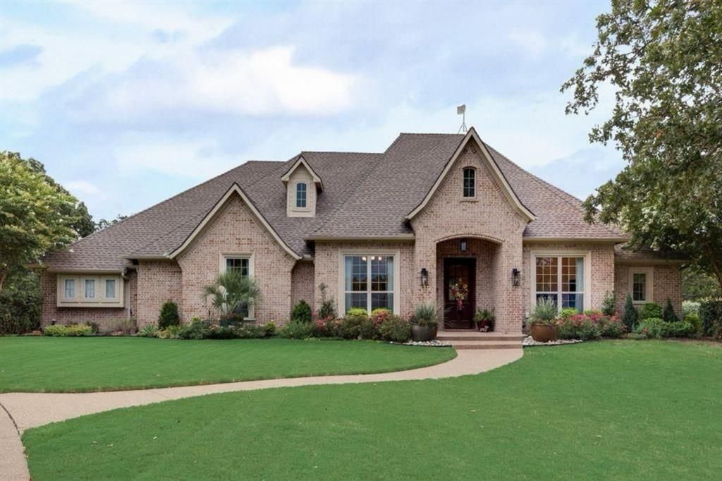 2121 Cross Creek Drive