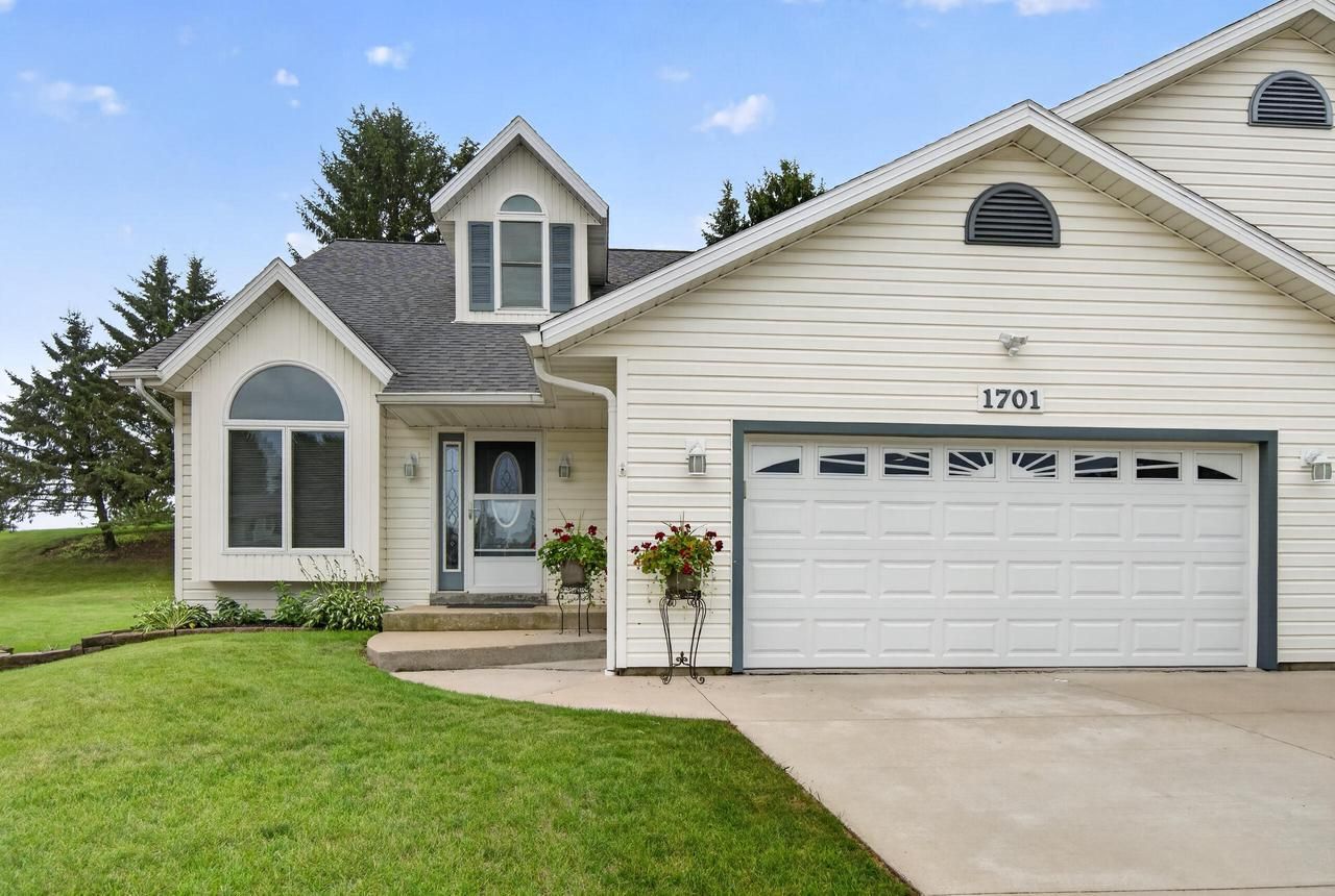 1701 Carrie Lane