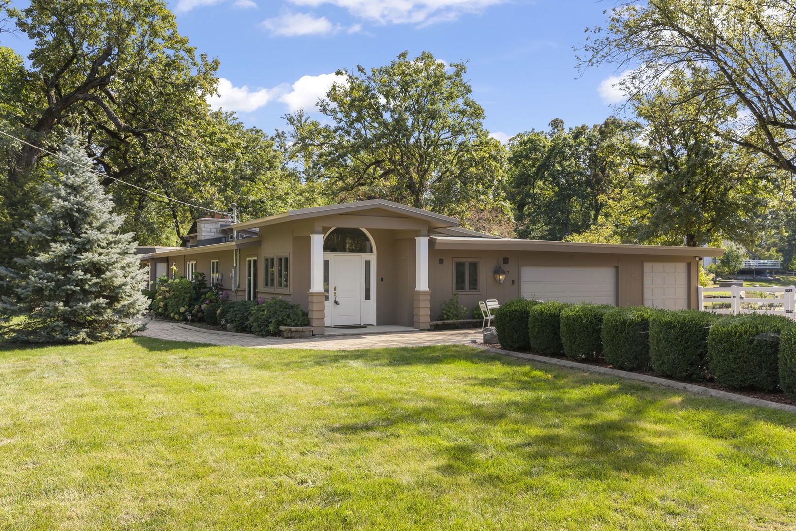 407 E Oakwood Drive