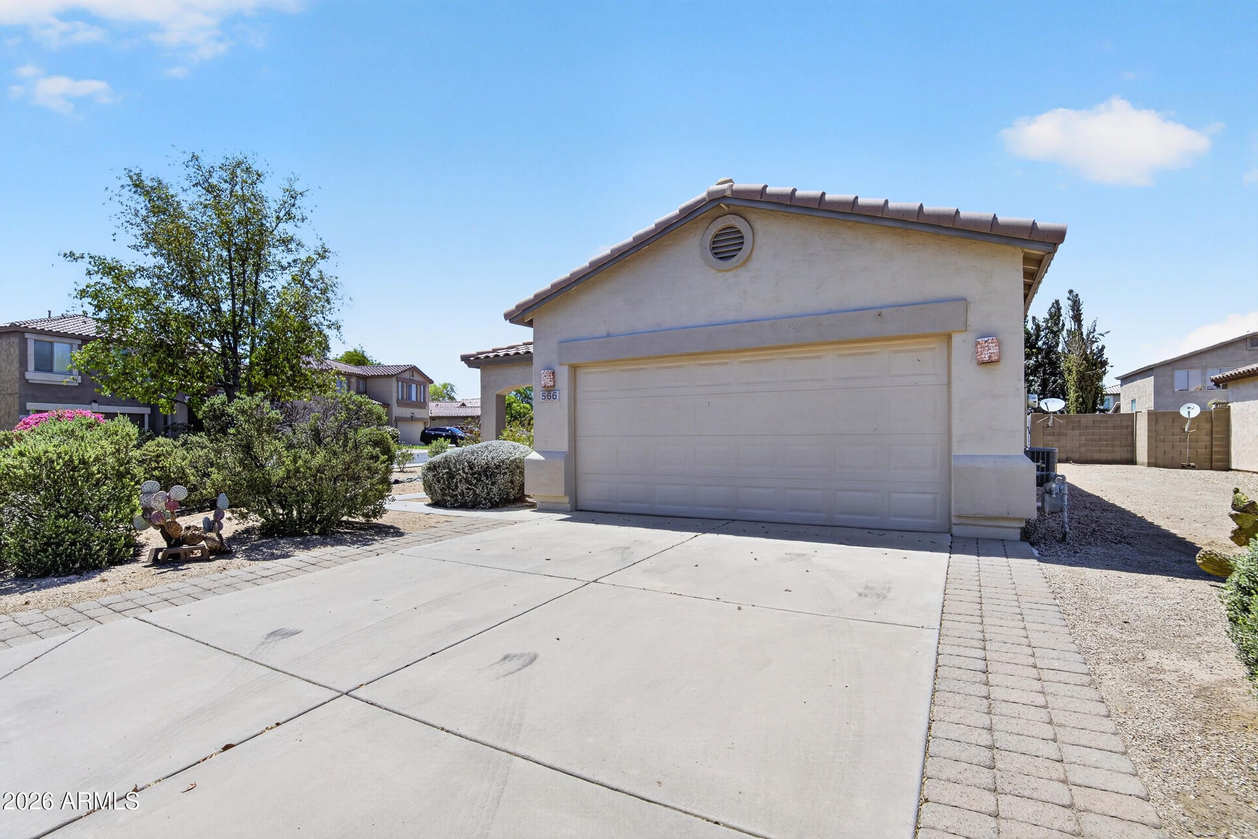 566 E Renegade Place