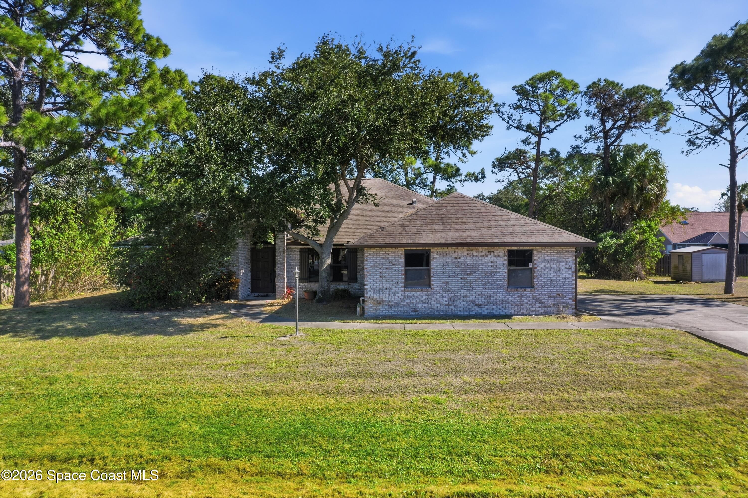 1031 Peacock Avenue Ne