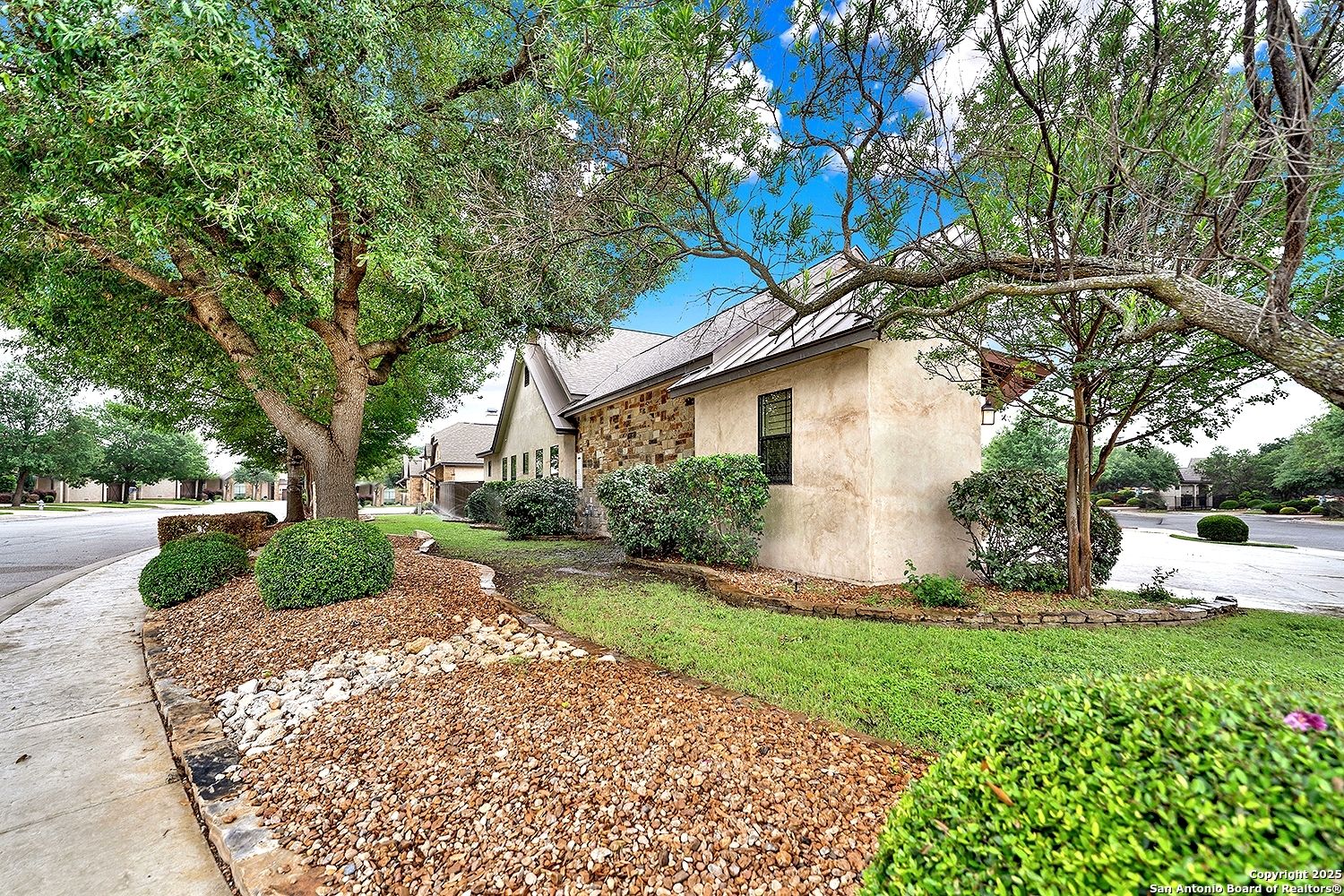 1320 Gruene Leaf