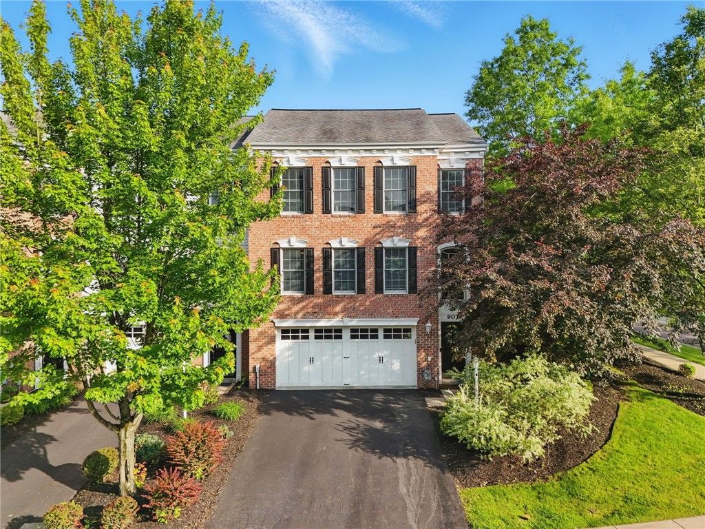 901 Montclair Dr