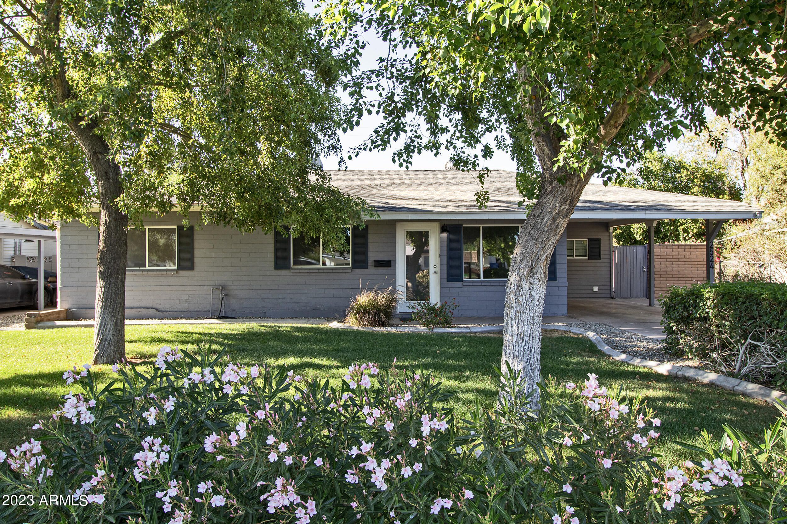 2524 E Campbell Avenue