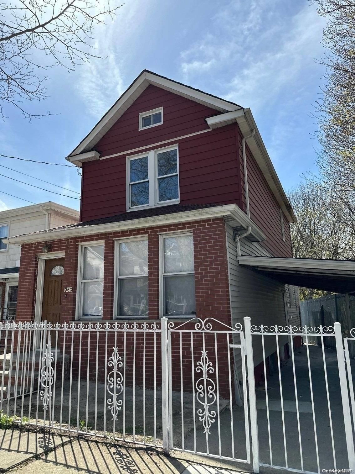 960 E 40th Street