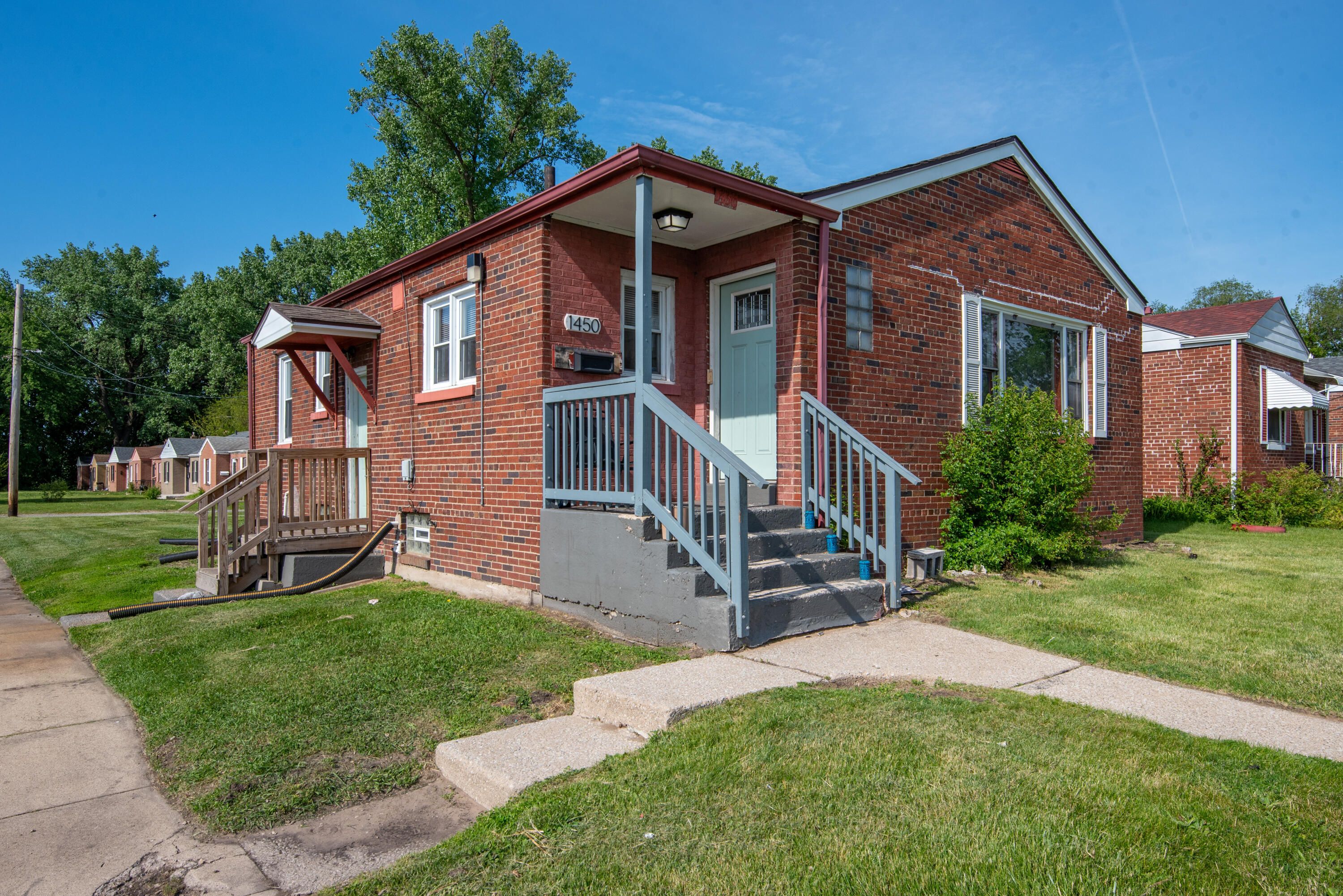 1450 W 35th Avenue