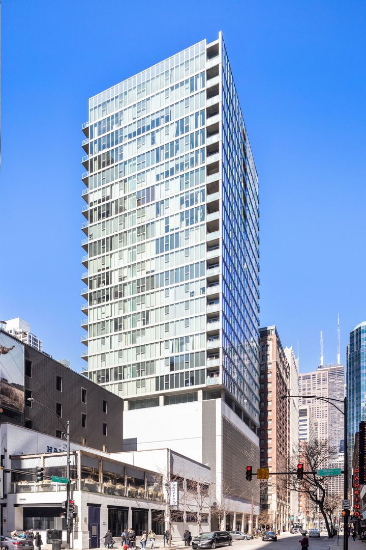 550 N Saint Clair Street 2301