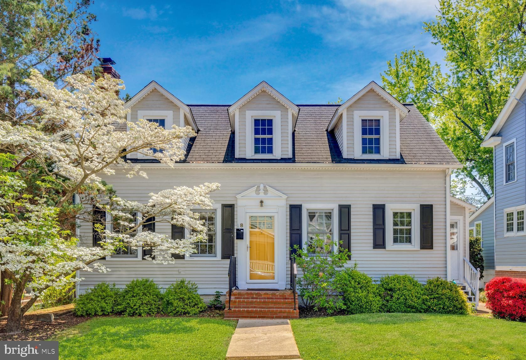 8 W Maple Street W