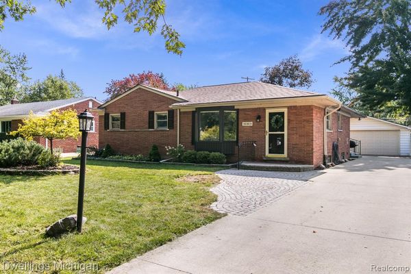 Beverly Manor Beverly Hills Mi Homes For Sale Real Estate Neighborhoods Com