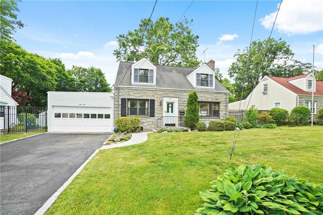 61 Lytton Avenue