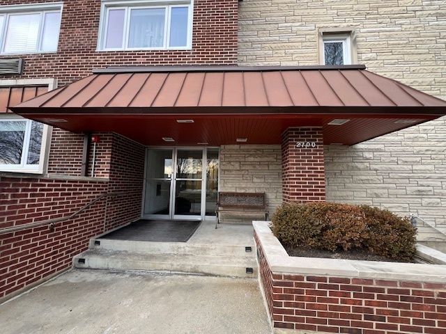 2700 E Bel Aire Drive 104