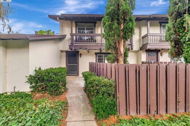 375 Serramonte Tr