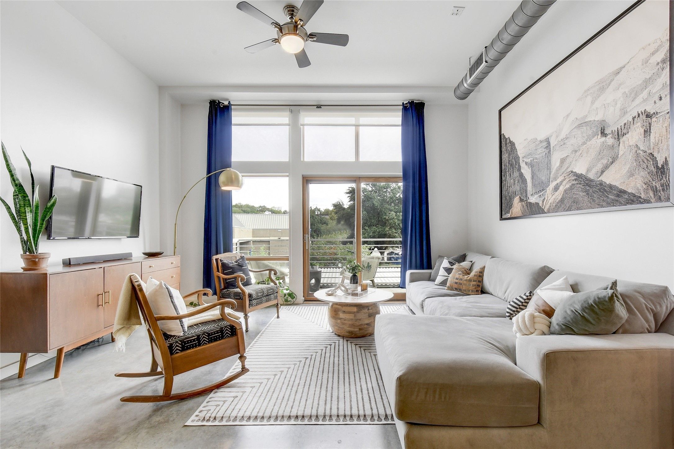 2124 E 6th Street E 205
