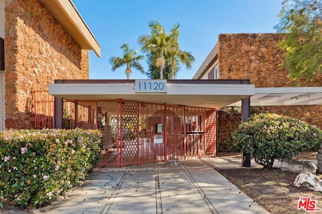 11120 Queensland Street C26