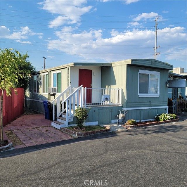 600 W Gladstone Street 107