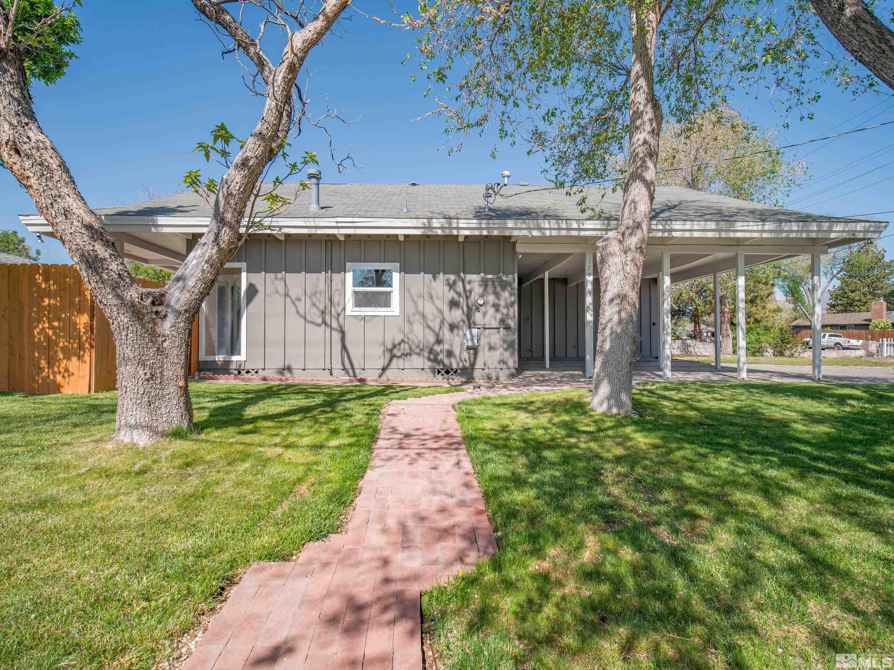 1701 Hunter Lake