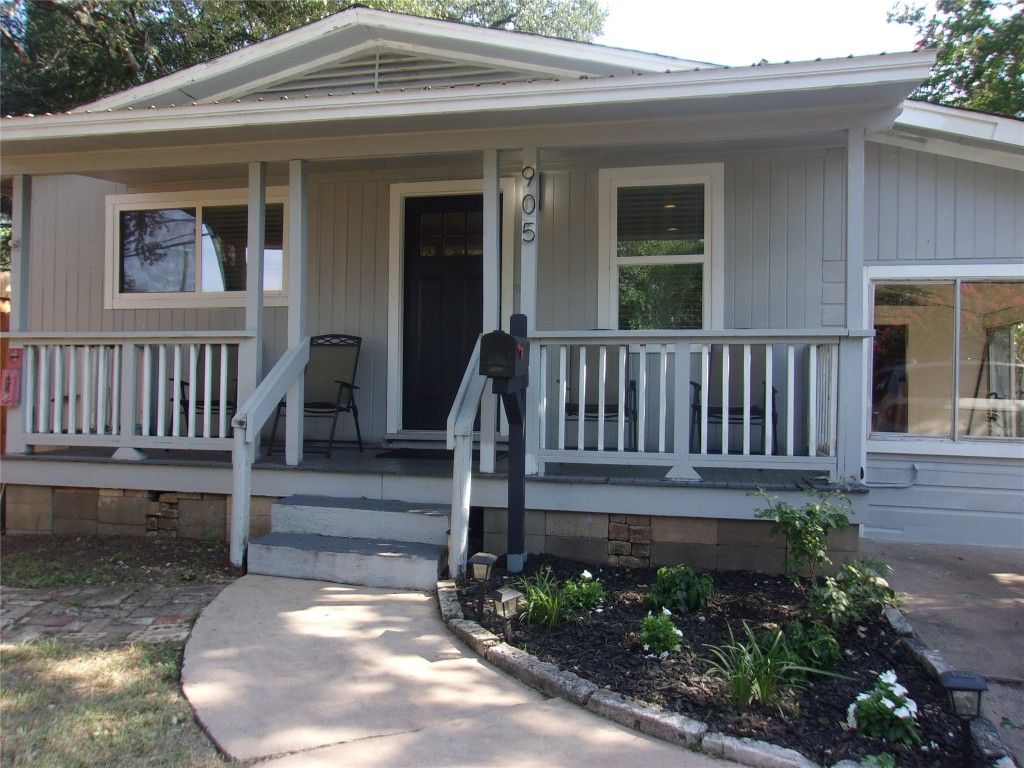 905 W Live Oak Street