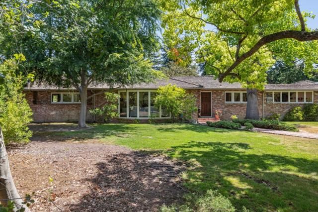 4061 Manzana Lane