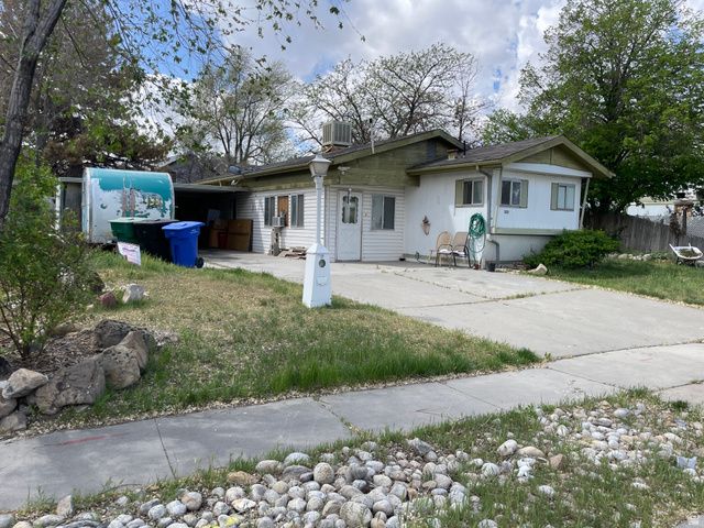 3951 W Gentry Ln