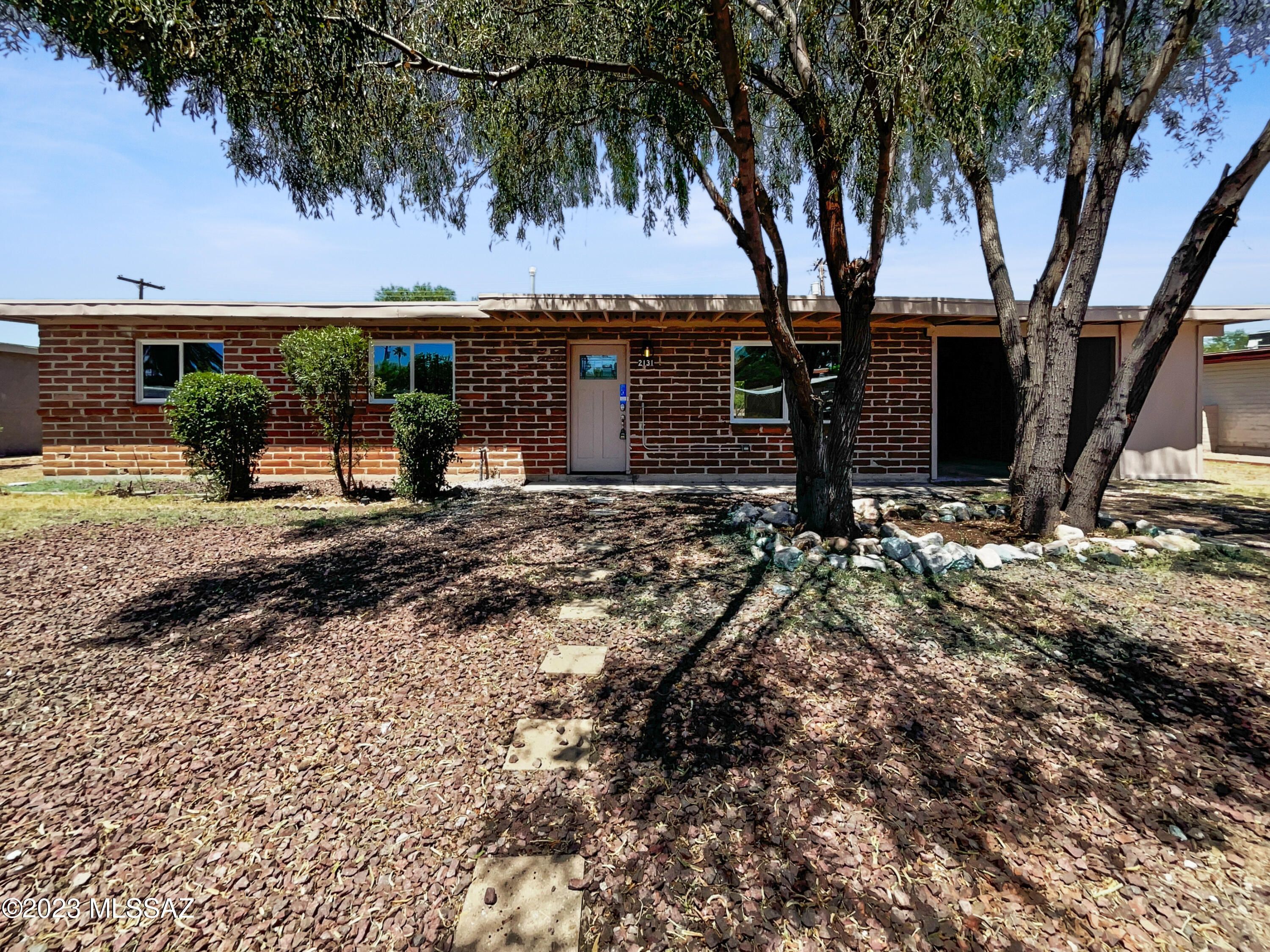 2131 S Avenida Del Sol