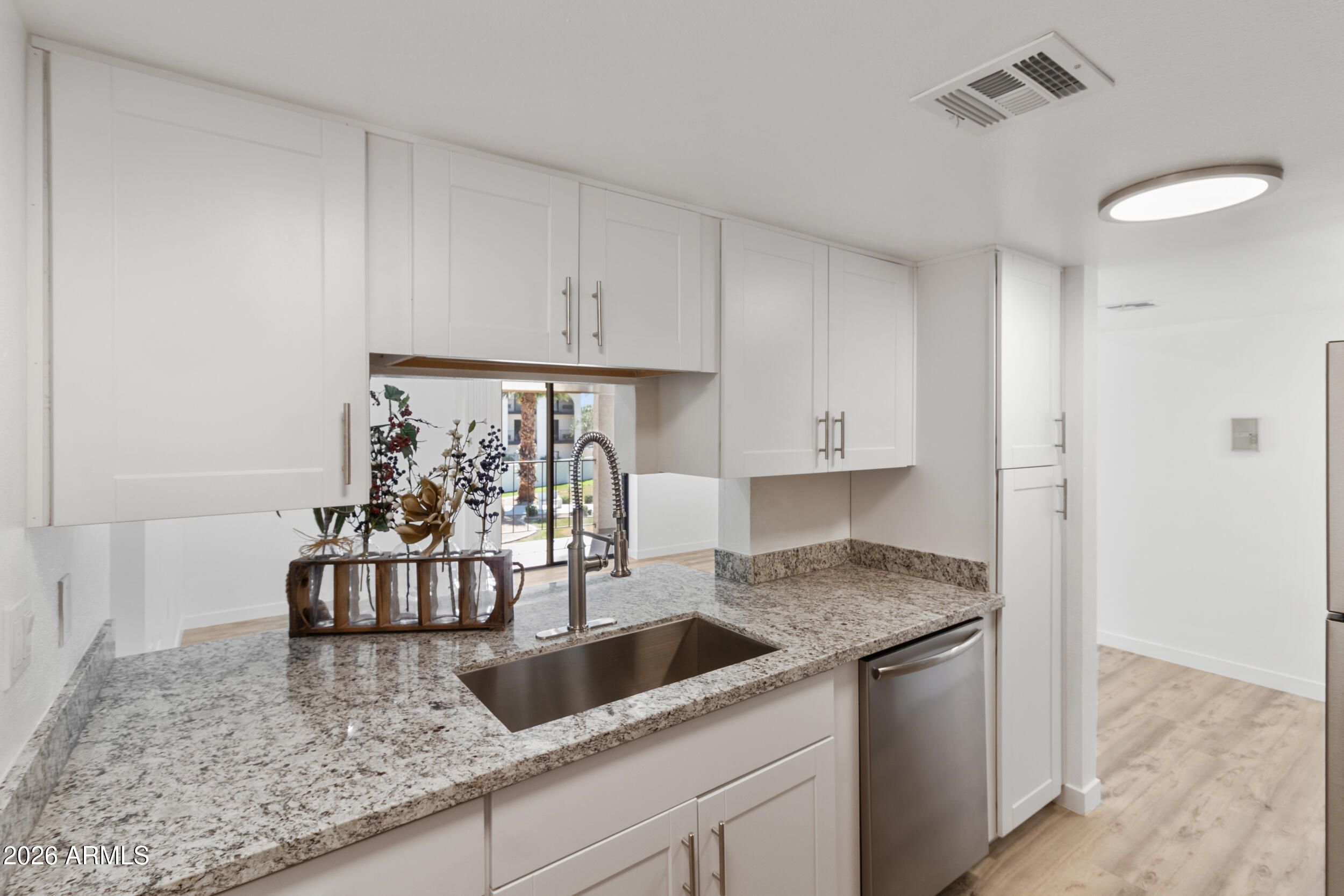 3033 E Devonshire Avenue 2033