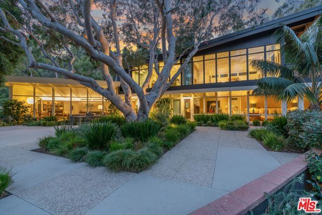 2179 Mandeville Canyon Road