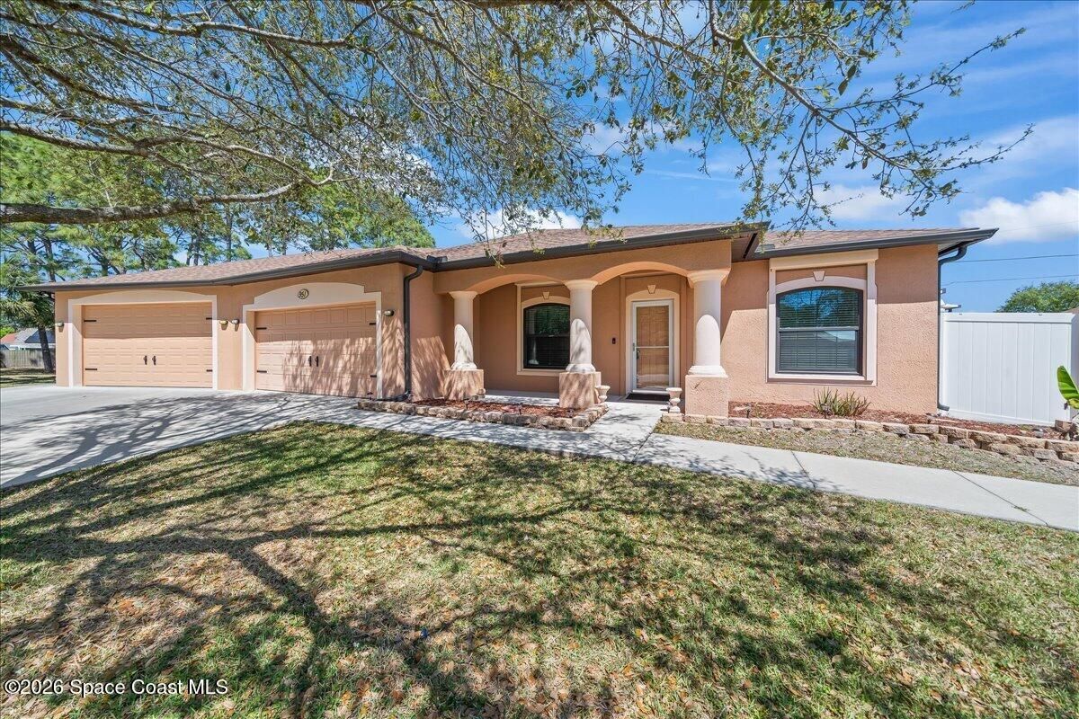 951 Ladona Avenue Se