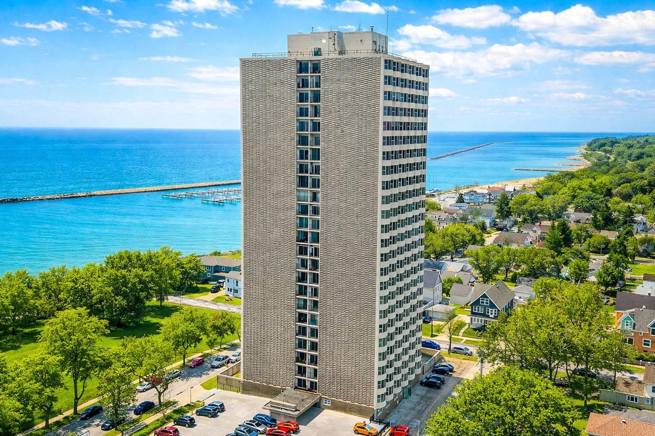 2525 S Shore Drive 3C