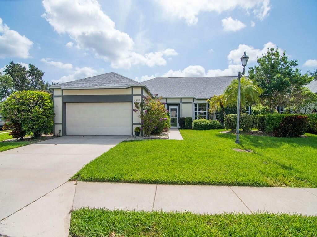 1992 Westhampton Court