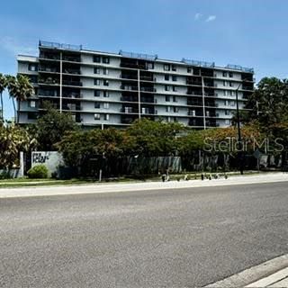 201 W Laurel Street 703